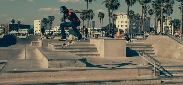 Torebki na różne pory roku: Jak dopasować styl i materiał?