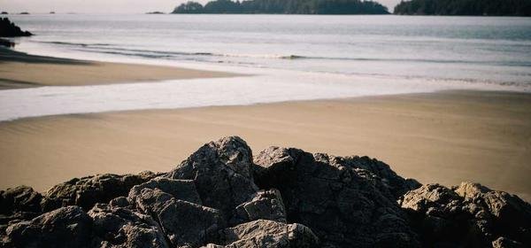 Buty na każdą pogodę: Trendowe obuwie na wiosnę, lato, jesień, zimę