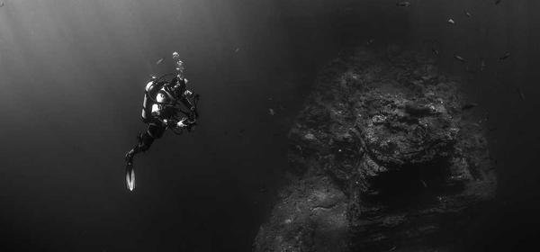 Moda na różne pory roku: Kluczowe trendy i must-havey na wiosnę/lato/jesień/zimę